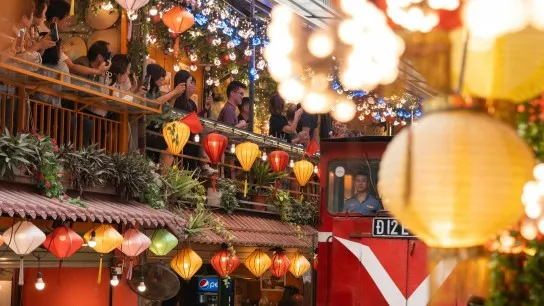 Day 1 Experience The Vibrant Energy Of Hanoi (Train Track Cafe)