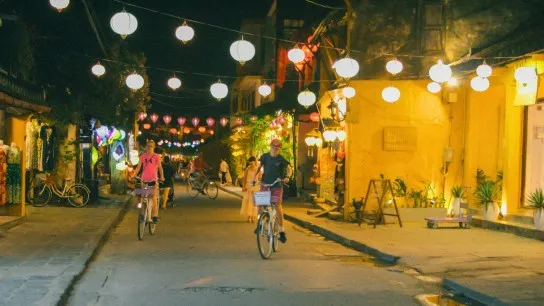 Day 1 Explore The Nightlife In Hoi An