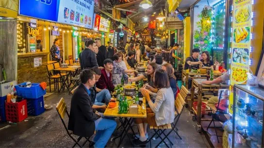 Day 1 Explore The Bustling Nightlife Of Ta Hien Street