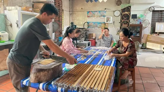 Day 2 Observe The Craftsmanship Of Handmade Coconut Candy