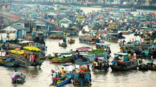 Day 2 Explore The Unique Culture And Bustling Trade Of Cai Be Floating Village