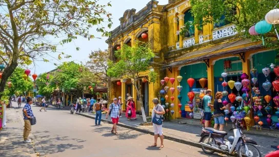 Day 12 Scroll Through The Winding Alleys Of Hoi An Acient Town