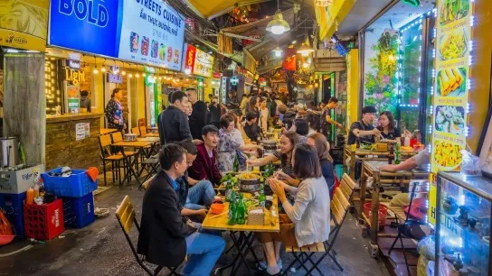 Day 1 Sample The Lively Nightlife On Ta Hien Street