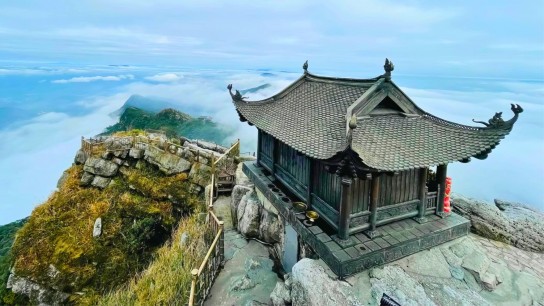 Mindful North Vietnam: Meditation Retreat at Yen Tu Mountain 4 days