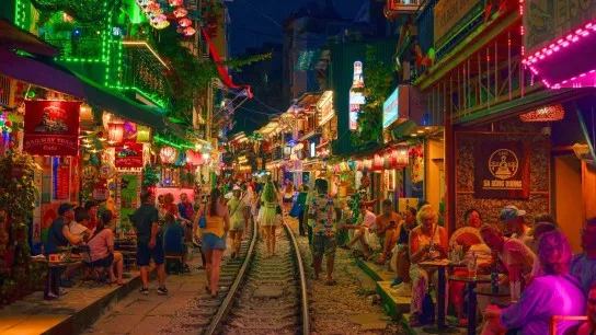 Day 1 Enjoy The Nightlife In Hanoi