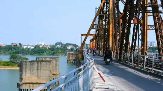 Day 2 Enjoy Red River View On The Historic Long Bien Bridge