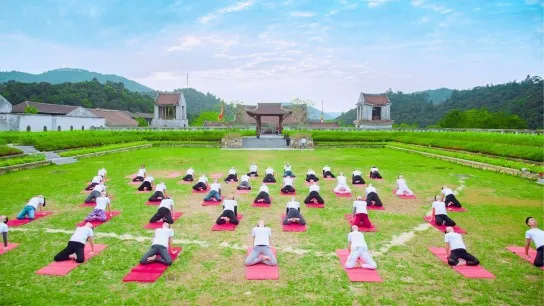 Day 4 Awaken Your Senses With A Grounding Morning Yoga Session
