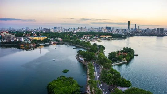 Day 2 Capture Stunning Night Views By The Peaceful West Lake