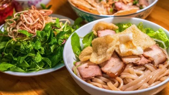 Day 8 Savor The Unique Flavor Of Hoi An’s Cao Lau Noodles