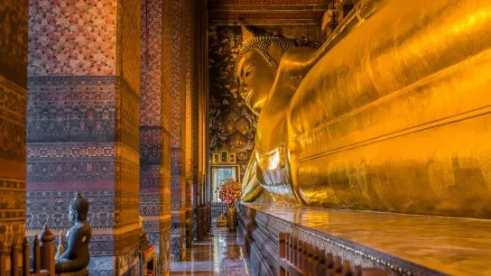 Day 2 Witness The 46 Meter Golden Reclining Buddha In Historic Wat Pho