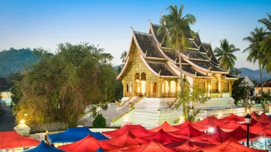 Day 8 Admire The Ornate Rooflines And Golden Details Of Wat Xiengthong