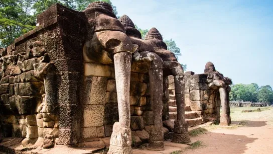 Day 2 Walk Along Elephant Terrace A Regal Stage For Ancient Royal Ceremonies