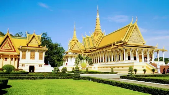 Day 5 Admire The Golden Rooflines Of The Royal Palace Complex Still In Use Today