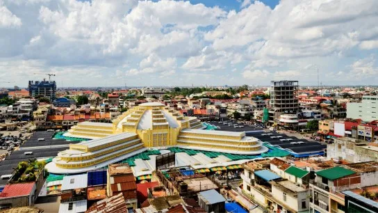 Day 5 Marvel At The Architecture Of Central Market A Bustling Hub Beneath The Yellow Art Deco Dom