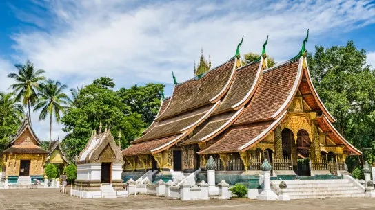 Day 8 Witness The Golden Glory Of Wat Xiengthong Shining In Morning Light