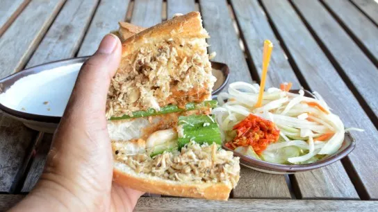 Day 6 Savor Crispy Num Pang Stuffed With Pickled Veggies And Savory Grilled Meats