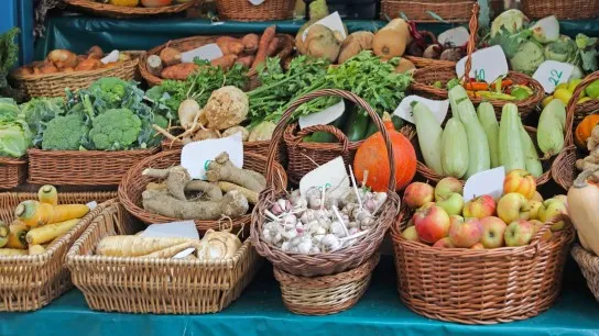 Discover Daily Life At A Vibrant Vietnamese Local Market