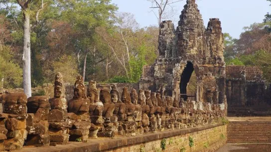 Day 11 Pass Through The South Gate Of Angkor Thom And Enter An Ancient Royal City