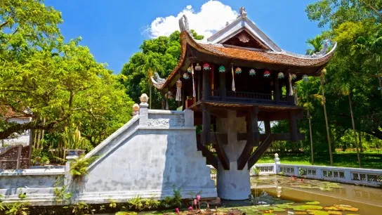 Day 2 Admire The One Pillar Pagoda With Its Distinctive Design