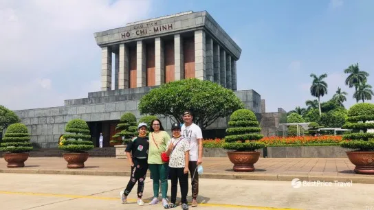 Day 4 Pay Respects At The Ho Chi Minh Mausoleum
