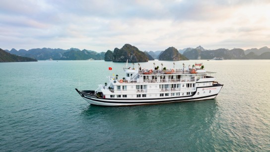 Cozy Bay Grand Cruise 2 Days 1 Night