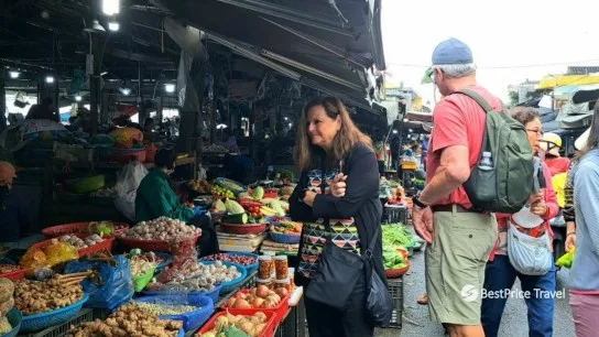 Day 4 Browse The Vibrant Stalls Of Hoi An's Local Market