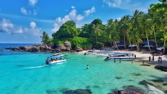 Day 8 Swim In The Crystal Clear Waters Of Fingernail Island