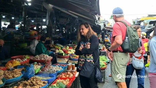 Day 7 Browse The Colorful Stalls Of Hoi An Market