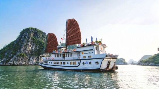 Dragon Pearl Junk 3 Days 2 Nights
