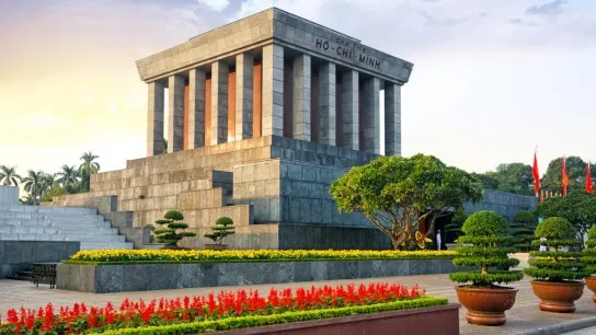 Day 4 Visit The Ho Chi Minh Mausoleum, A National Landmark