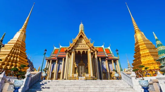 Day 2 Admire The Sacred Beauty Of Thailand’s Emerald Buddha Temple