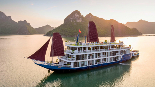 Verdure Lotus Luxury Cruise 2 Days 1 Night