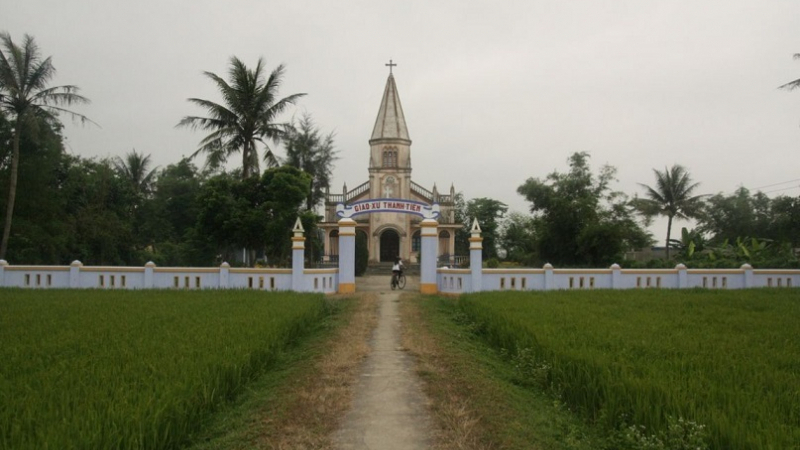 Come to the peaceful Thanh Tien Village