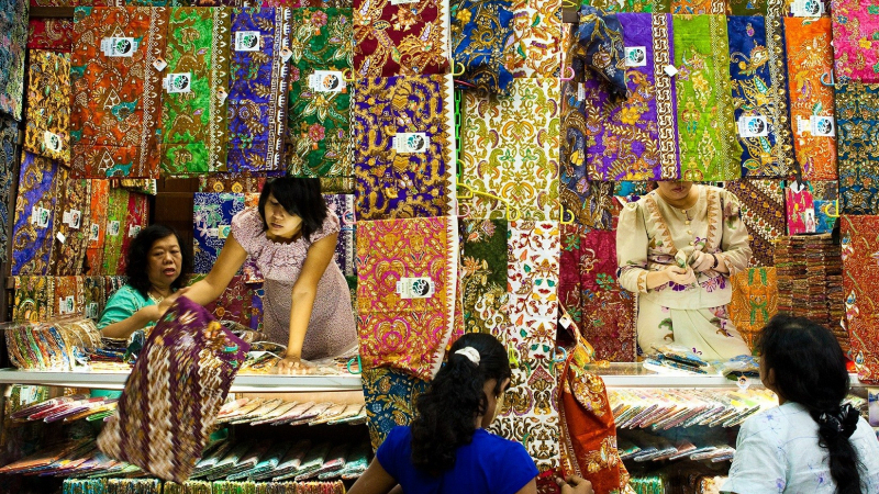 Inside Bogyoke Aung San Market