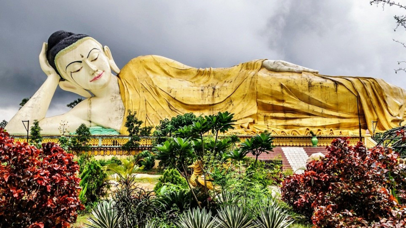 Shwe Tha Lyaung Reclining Buddha