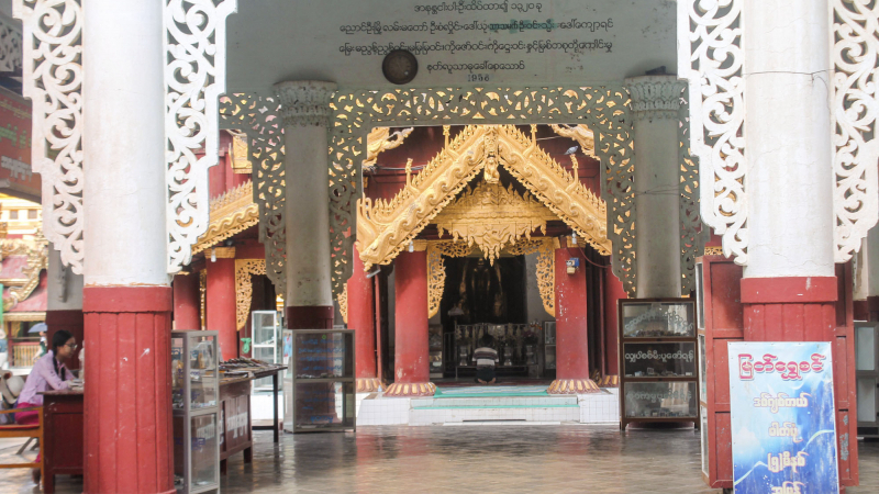 Shwezigon Pagoda Pagan1