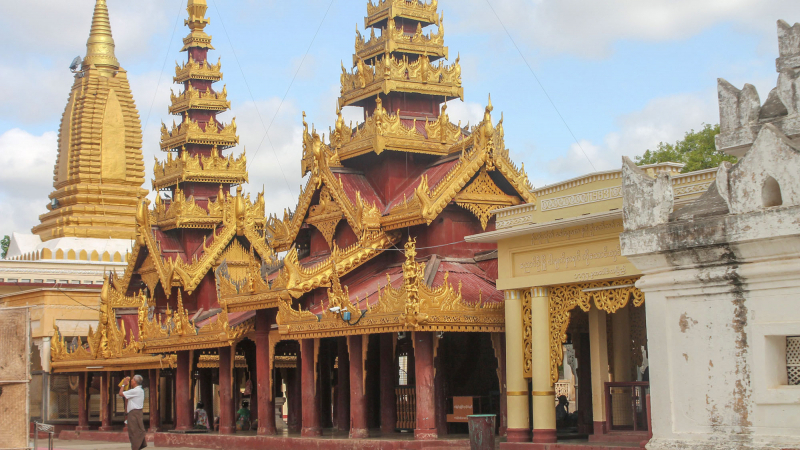 Shwezigon Pagoda Pagan2