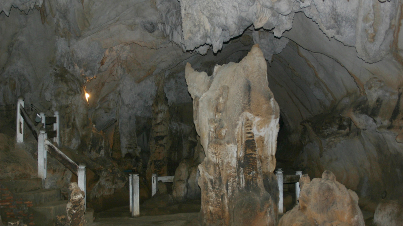 Tham Xang Cave