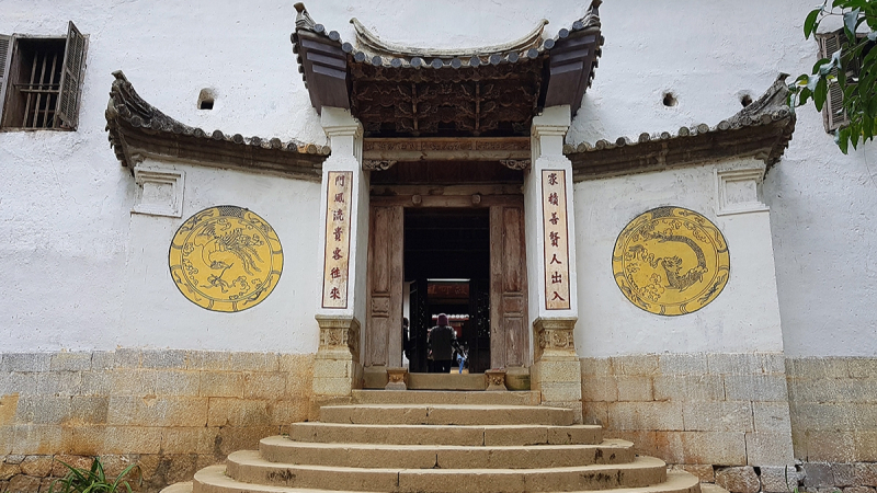 Day 2 Stop In Hmong King’s Palace To Explore Historic Elegance