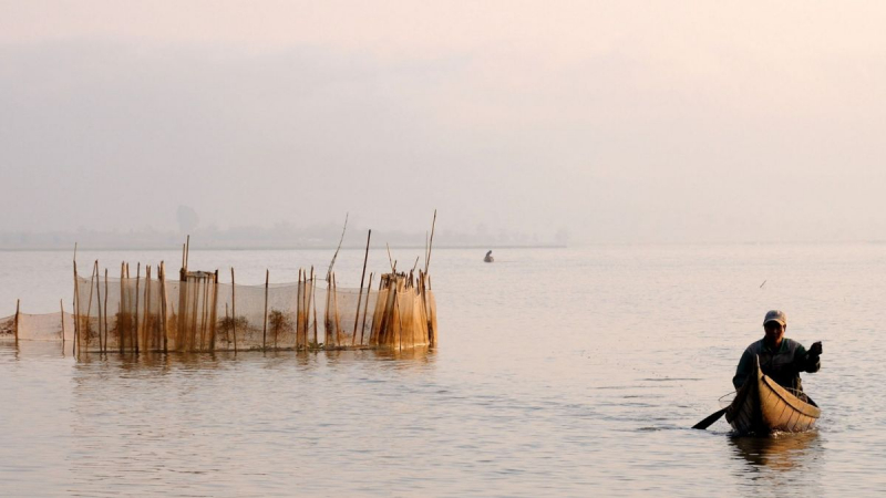 Have a Real View of Lak Lake in the Morning