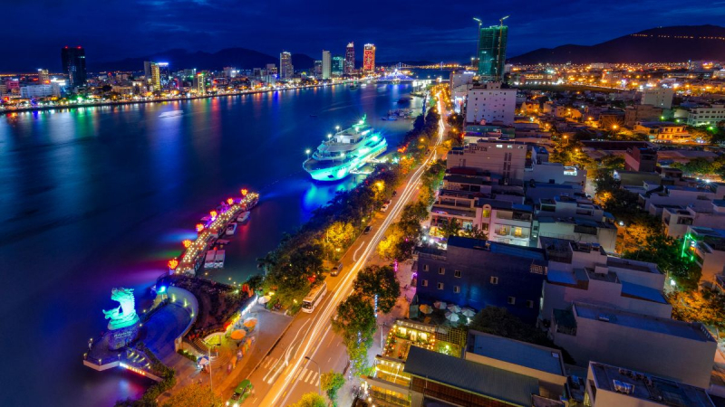Vibrant Nightlife Of Da Nang City