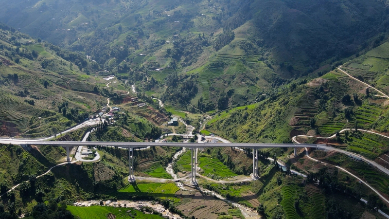 Day 1 Begin Your Journey At Mong Sen Bridge Amongst The Clouds