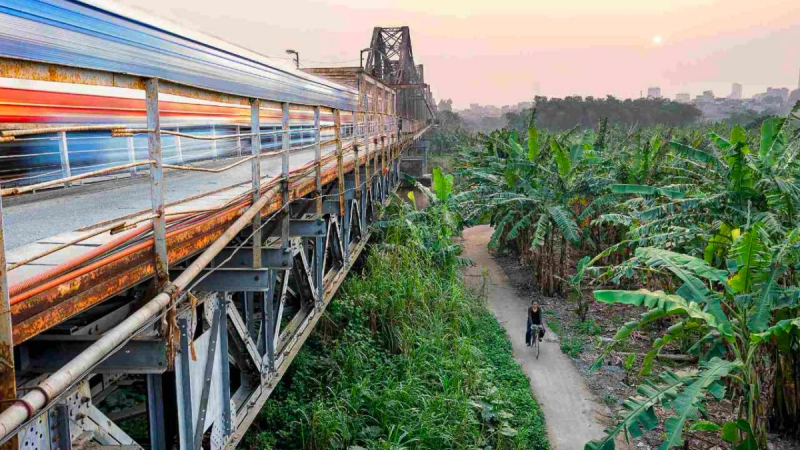 Observe The Banana Island And The Local Villages During The Journey