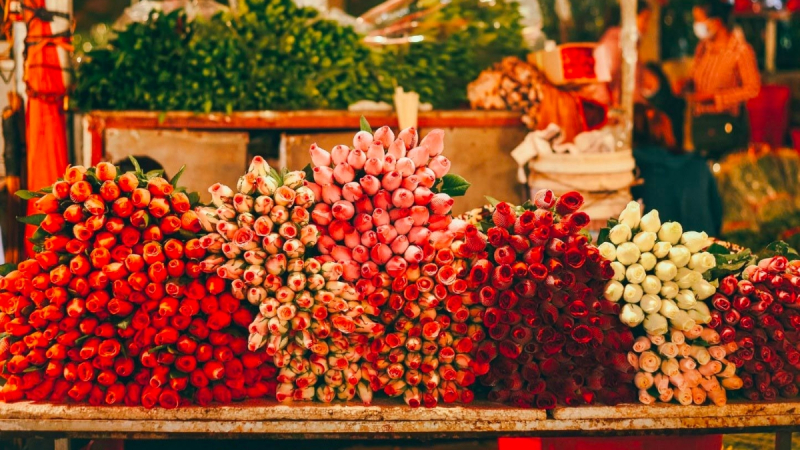 Visit The Unique Quang Ba Night Flower Market