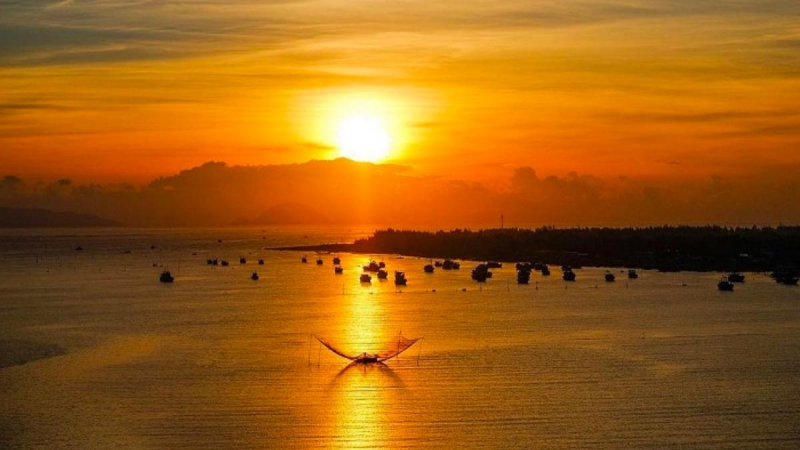 Stop By Cua Dai Bridge And Witness The Gorgeous Nature