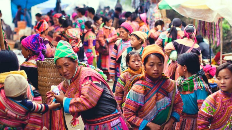 Immerse In The Bustling Atmosphere Of Sapa Market