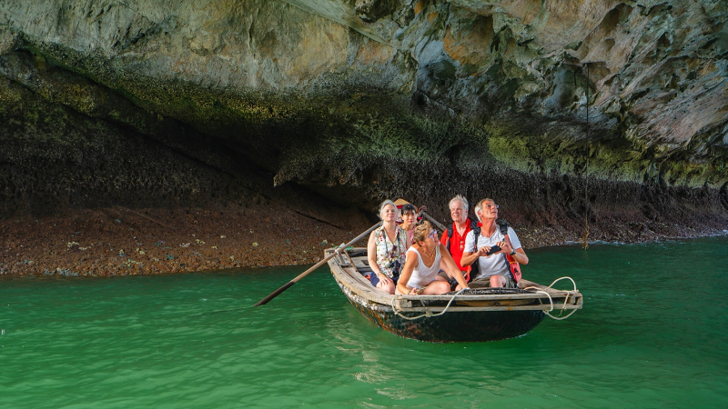 Enjoy rowing boat trip to Luon Cave