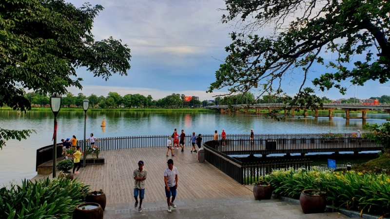 Catch A Glimse Of Beautiful Perfume River And Truong Tien Bridge