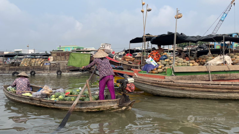 Bustling Cai Rang floating market