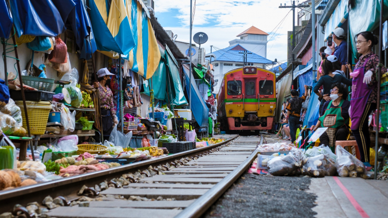 Day 3 Mae Klong Railway Market When A Train Comes